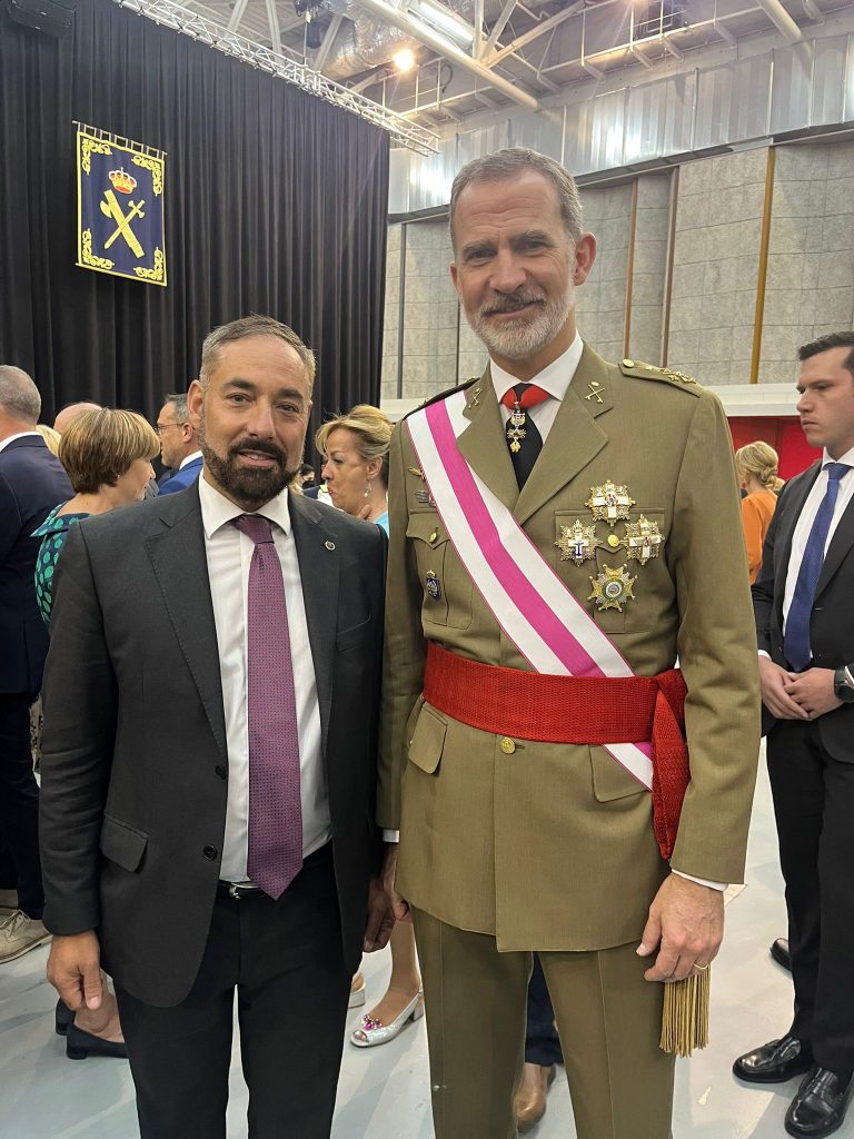 2022-05-28 Ignacio Rubio con su Majestad el Rey Felipe VI. Proyecto de drones para Terrassa