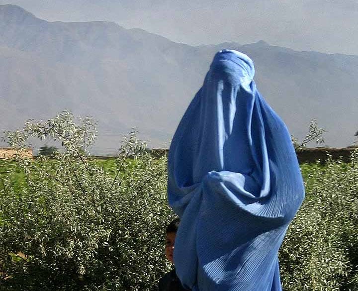 ¿Se debería prohibir el niqab y el burka en Terrassa? Mujer con burka