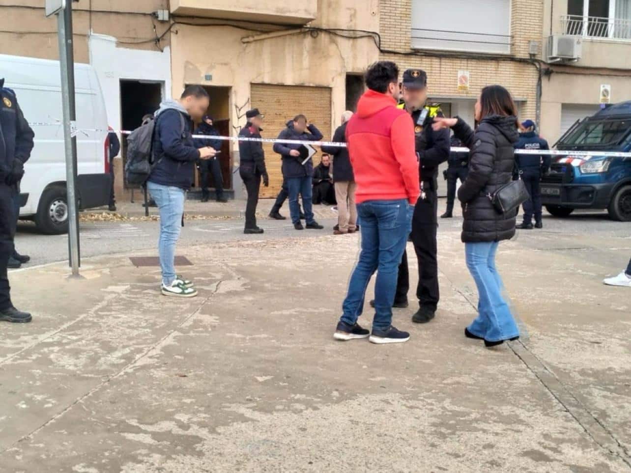 Desalojo de cinco inmuebles ocupados en La Cogullada. Los concejales de VOX Terrassa, Alicia Tomás y Daniel Pinto