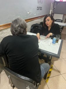 Vecino de Terrassa denuncia agresión violenta por parte de dos magrebíes en una reunión de la comunidad