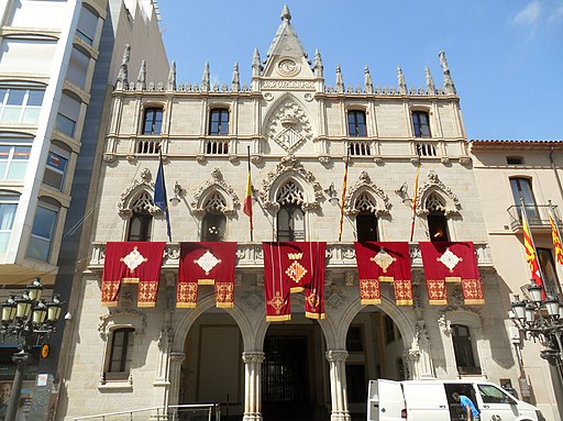 Segunda crisis de gobierno en Terrassa. Fachada del Ayuntamiento de Terrassa.