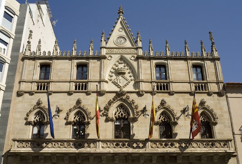 Se hace oficial la renuncia de Maise Balcells en el Ayuntamiento de Terrassa. Fachada del Ayuntamiento de Terrassa