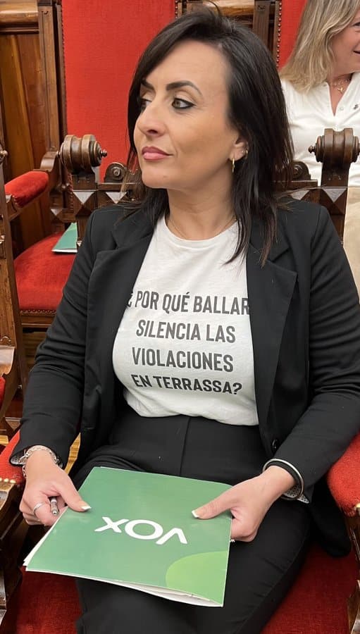 El alcalde de Terrassa, Jordi Ballart, ha expulsado a los concejales de VOX del pleno. Alicia Tomás en el pleno del Ayuntamiento de Terrassa