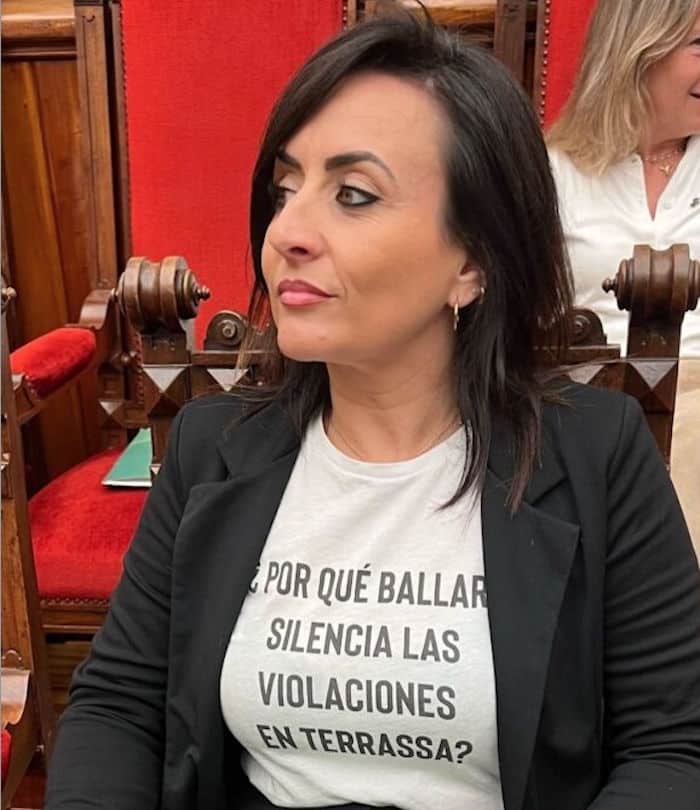 Suspendido el pleno municipal de Terrassa por una camiseta de Alicia Tomás. Foto de la portavoz.