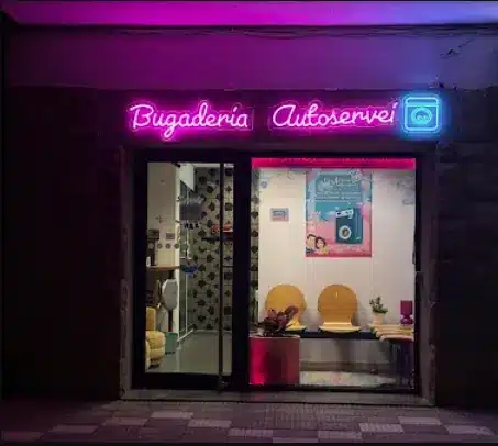 Pocas Lavanderías Autoservicio Aceptan Tarjeta. Imagen de la lavandería.